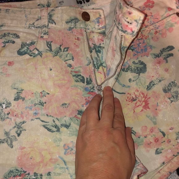Flowery topshop shorts - Picture 4 of 8